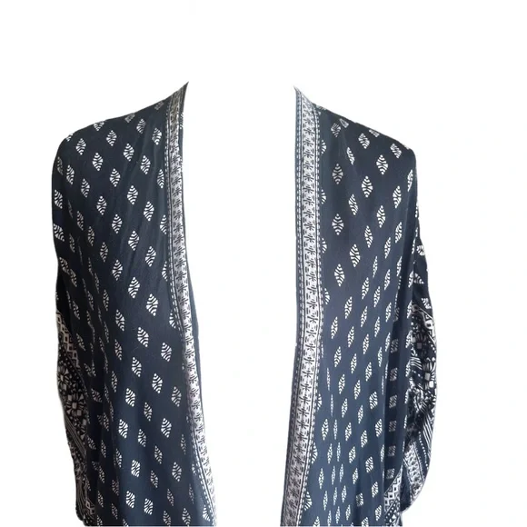 The Loft Navy & White Floral Kimono One Size - Picture 2 of 7